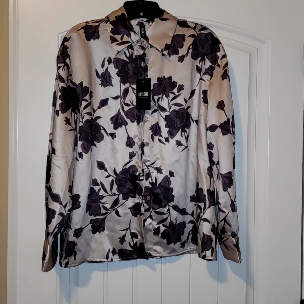 Nwt Stylewe cream colored button down floral blouse
